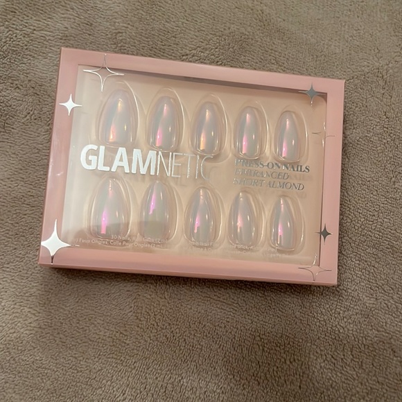 Glamnetic nails - Picture 1 of 2